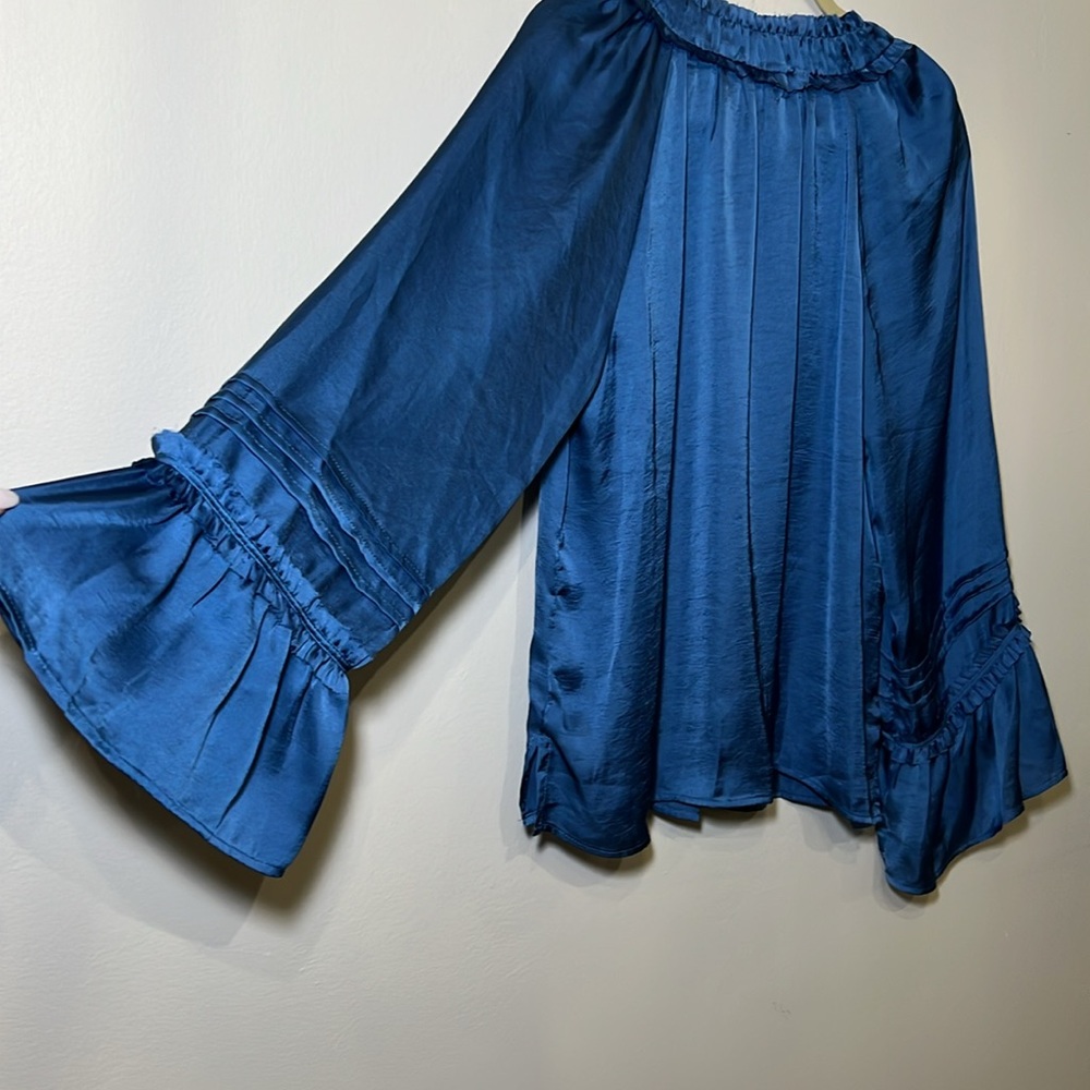 Vince Camuto Elegant Blue Women's Top New without tag - Picture 5 of 12
